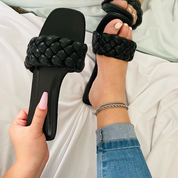 Sandals bundle size 5.5 - Picture 3 of 3